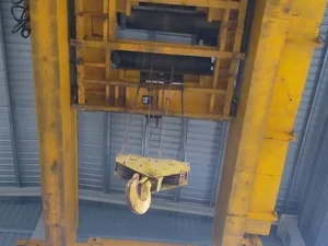 EOT CRANE FOR MATERIAL HANDLING